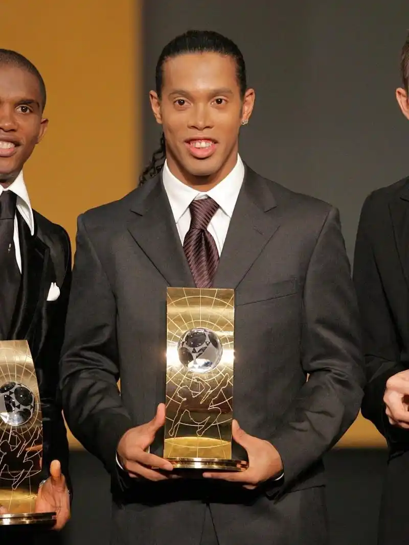 不仅是他面 不仅是他面